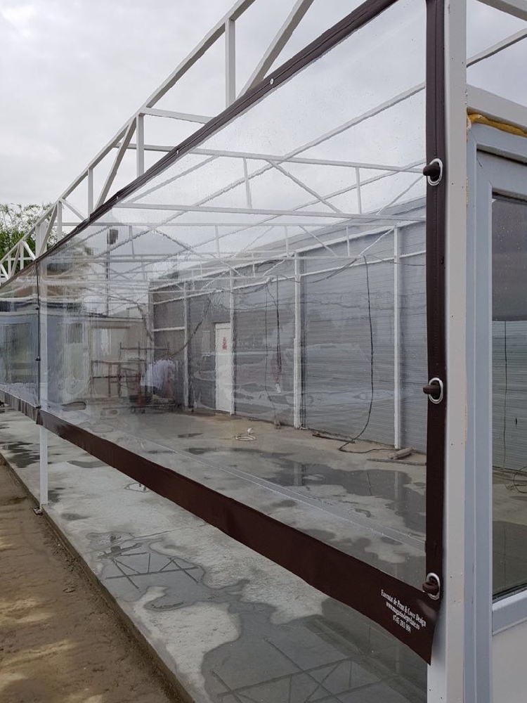 Inchidere structura metalica cu folie transparenta