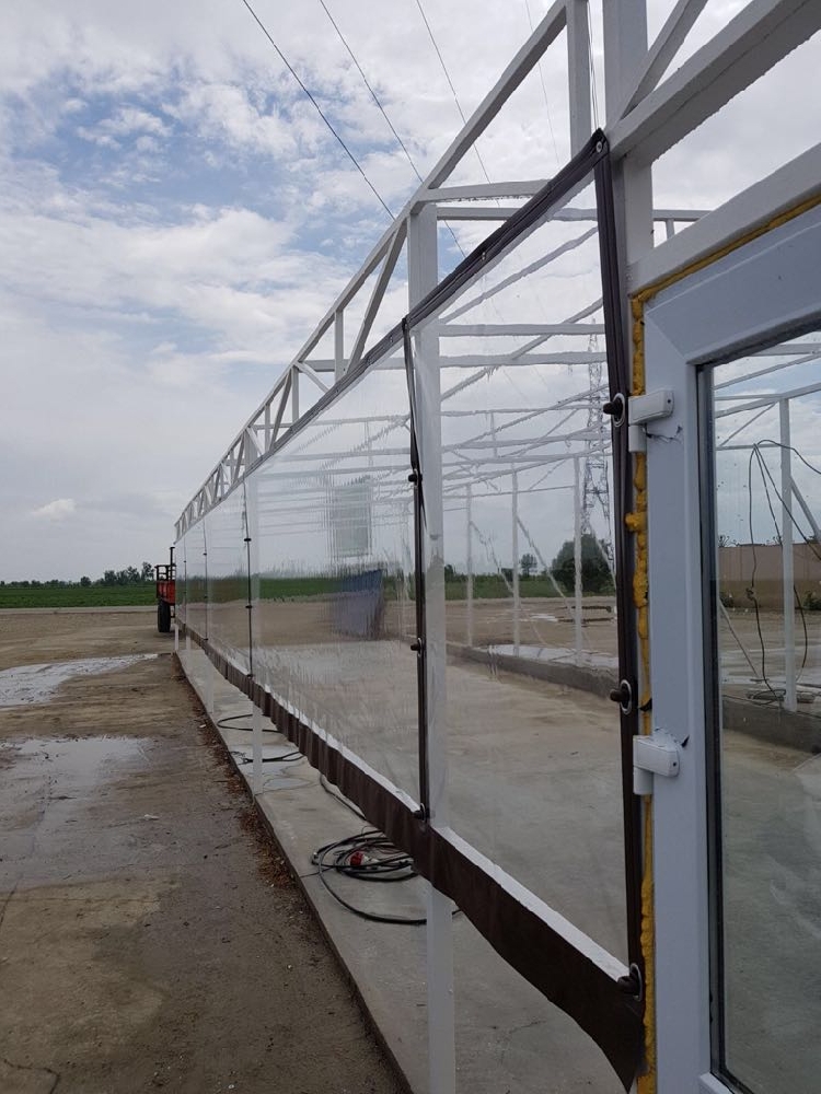 Inchidere structura metalica cu folie transparenta
