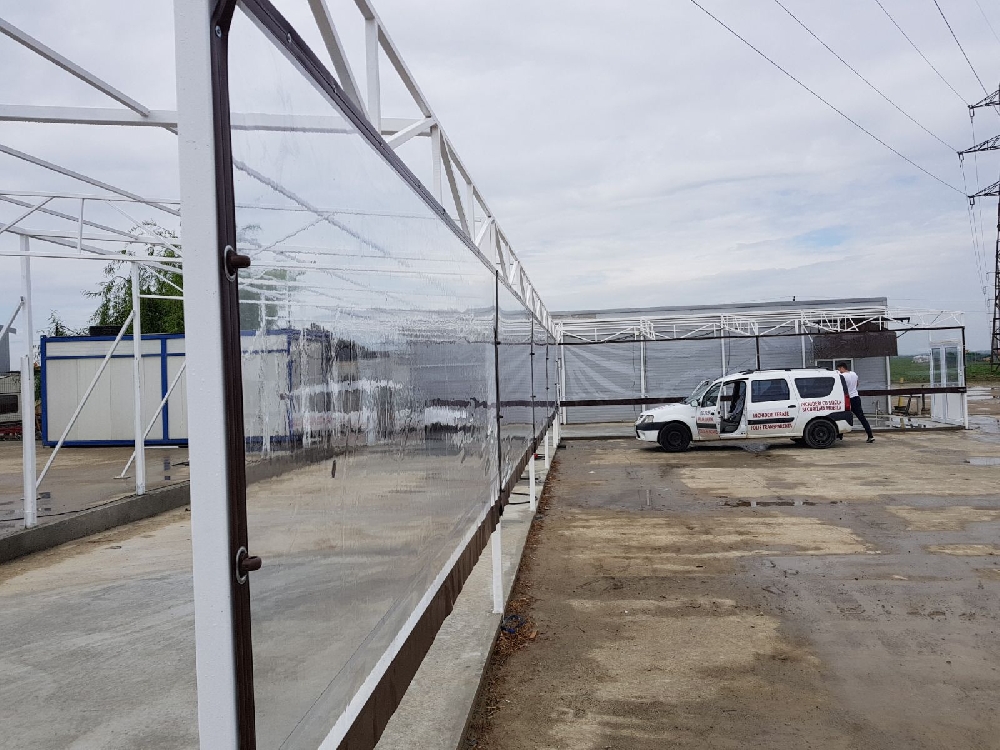 Inchidere structura metalica cu folie transparenta